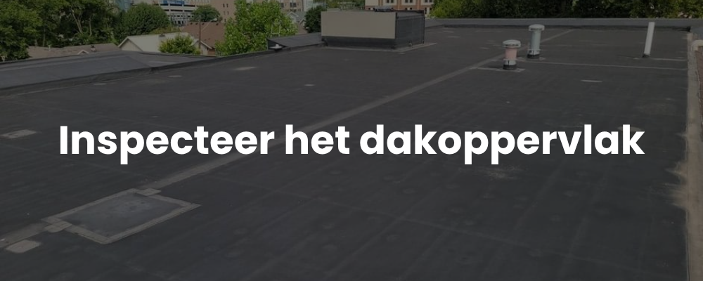 Inspecteer het dakoppervlak Inspecteer het dakoppervlak